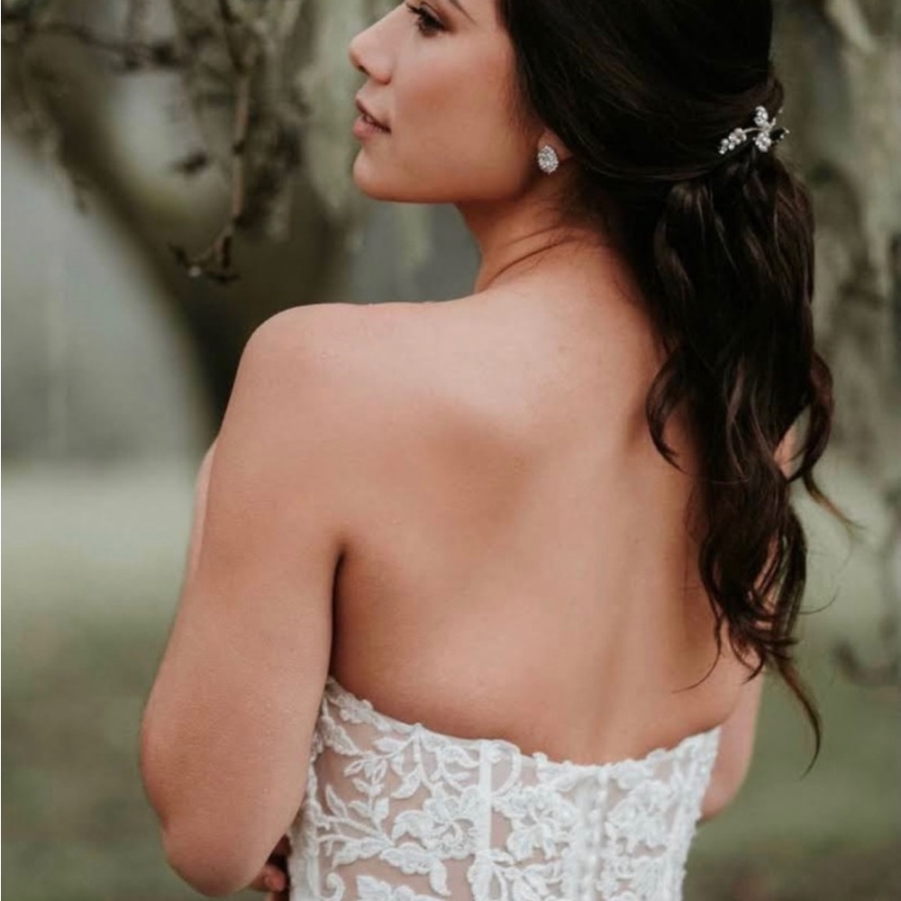 Never worn, only tried on. Immaculate condition -Ivory in color-size 8 - Picture 5 of 5
